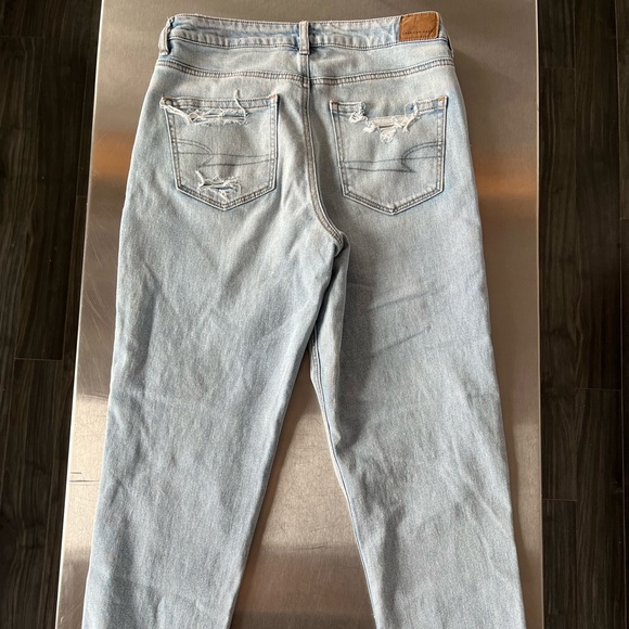 American Eagle High Rise Mom Jeans Size 8 Distressed” - Picture 6 of 7